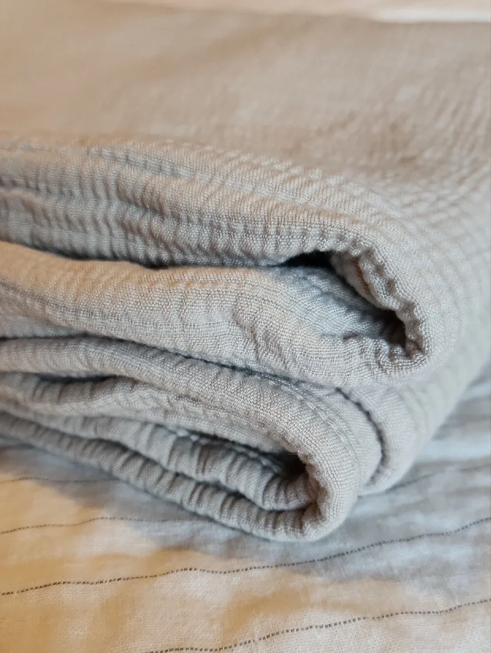 Tan Bamboo Viscose Textured Throw Blanket EUC